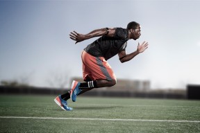 爱游戏中国官方登录入口网站-中超联赛中国队战平 球迷呼吁加强防守，中超球队最新新闻