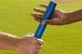 AYX官网-荷兰骑手 Marlies van Baalen 在巴黎奥运会盛装舞步比赛中获得第十名，展现坚韧精神。