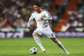 爱游戏中国官方登录入口网站-公牛季后赛首轮出局，球队面临阵容调整，公牛队下赛季阵容