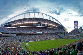 AYX SPORTS-中国足球青训教练员培训项目国际化进展，中国足球青训队员年龄是多少岁