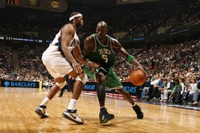 爱游戏体育APP下载-足球VS篮球：两项体育运动的受欢迎程度对比分析，足球和篮球哪个影响力大知乎