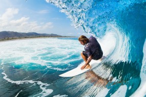 AYX体育-丹·卡特的领导力与球场表现，巩固了全黑队的核心地位，卡特丹宁斯