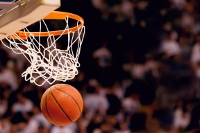 爱游戏体育官方网站-“冠军时刻：令人动容的荣耀瞬间”，夺冠令人感动的画面