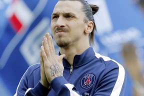 AYX官网-职业俱乐部设立荣誉墙激发球员集体荣誉感与使命感，足球俱乐部荣誉